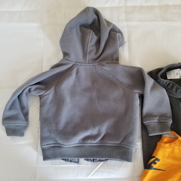 18 Month Bundle Old Navy Hoodie & Nike Tee - Picture 2 of 5